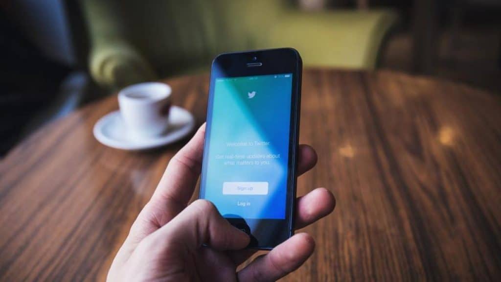 Twitter is on the verge of collapse: so you can download your tweet history