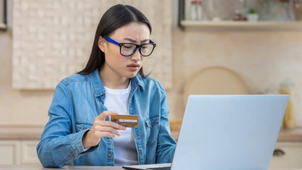 How to avoid scams on buying and selling websites?