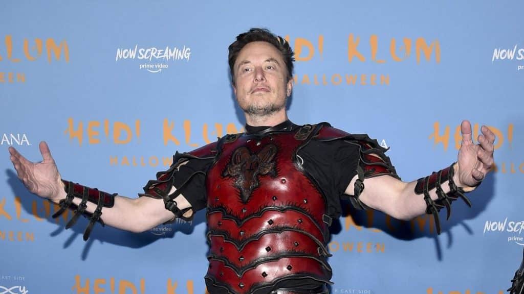 Elon Musk surrenders to the ‘trolls’: this is how you can differentiate between a real account and a parody