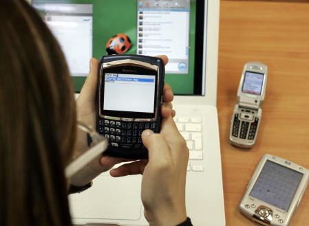 A user uses a BlackBerry 8700 in 2006, a year before the arrival of the iPhone