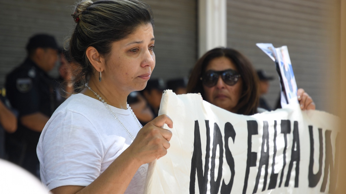 On Monday, a month after the disappearance of both young relatives and close friends, they demanded that they continue to look for him alive when they marched in front of the Florencio Varela prosecutor's officePhoto Camila Godoy