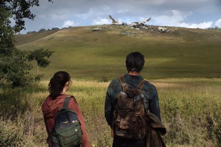 Image of Joel (Pedro Pascal) and Ellie (Bella Ramsey) in the series 'The Last of Us'