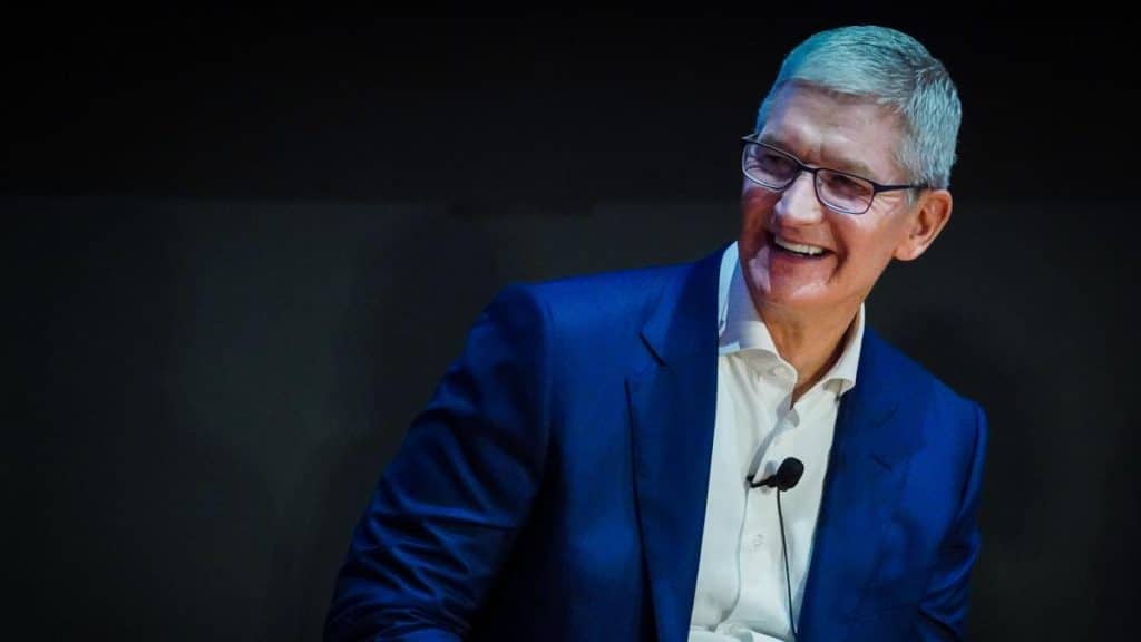 Tim Cook, CEO of Apple, has cut almost half of his salary: these are the reasons