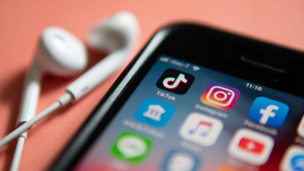 It is not the lack of critical thinking that triggers hoaxes on social networks: the reason is another