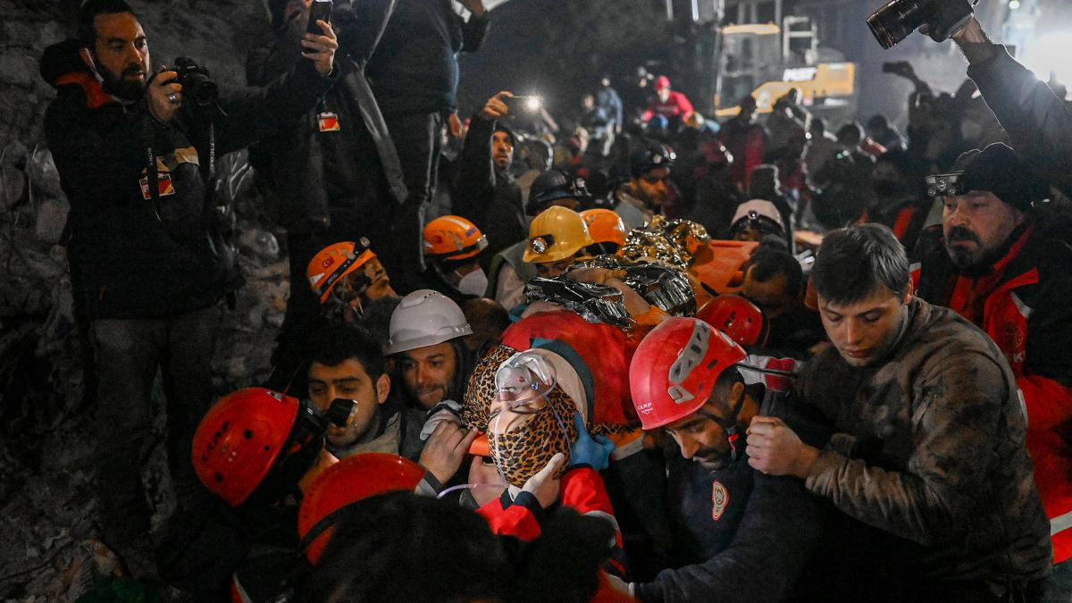 The search for people continues after the earthquake Photo AFP