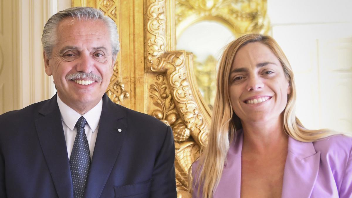 The re-elected mayor of General Roca together with the President of the Nation Presidency Photo