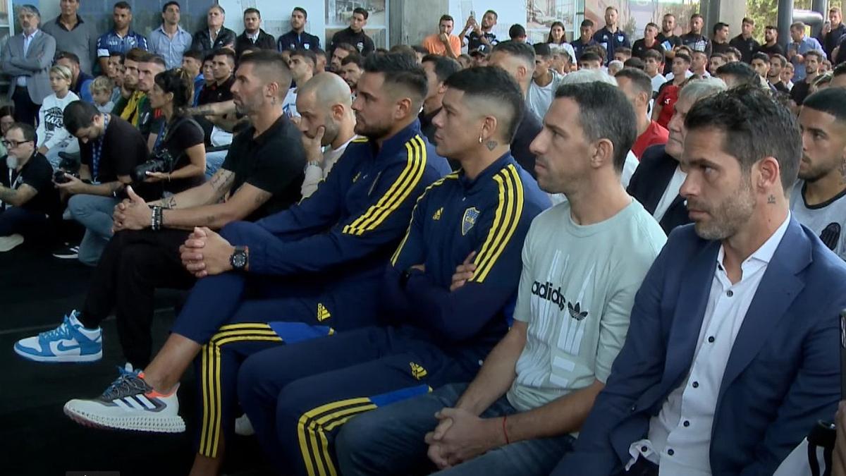 Former members of the Argentine National Team in the front row of the event held in Ezeiza Photo ImgenTV ​​AFA 