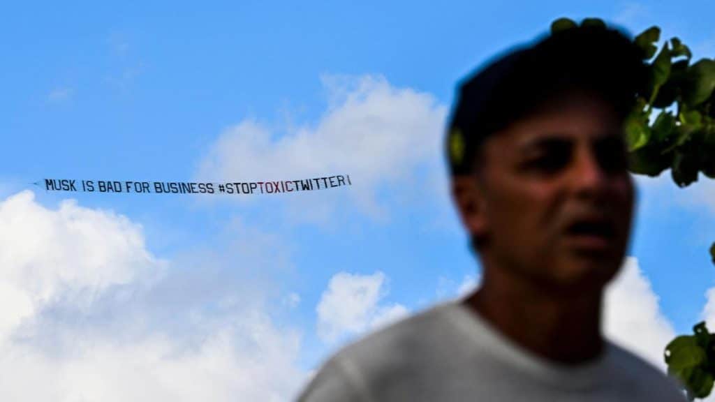 Musk continues to lurch: now says that verified Twitter accounts will have priority