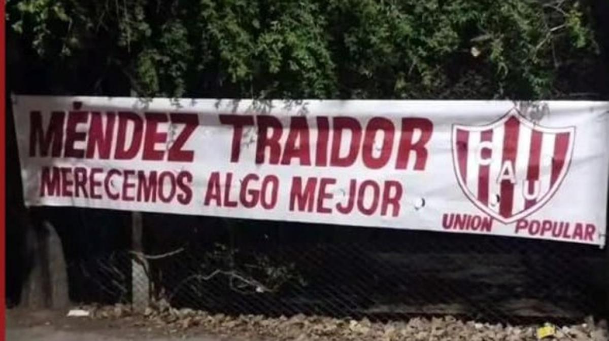 The anger of the Union fans with Sebastián Méndez reached Liniers 