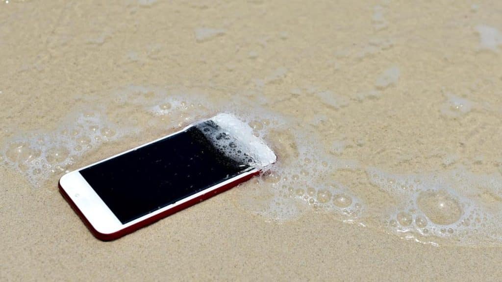How to know if your mobile is waterproof