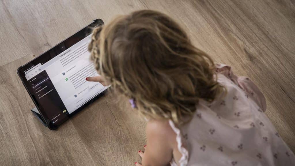 Japan draws up guidelines on the use of artificial intelligence in schools